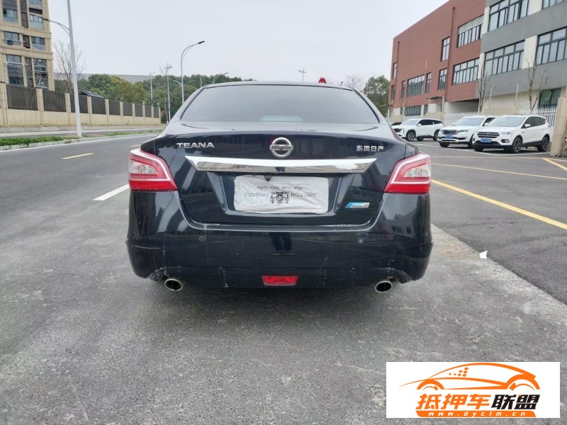  16年日產(chǎn)天籟轎車 