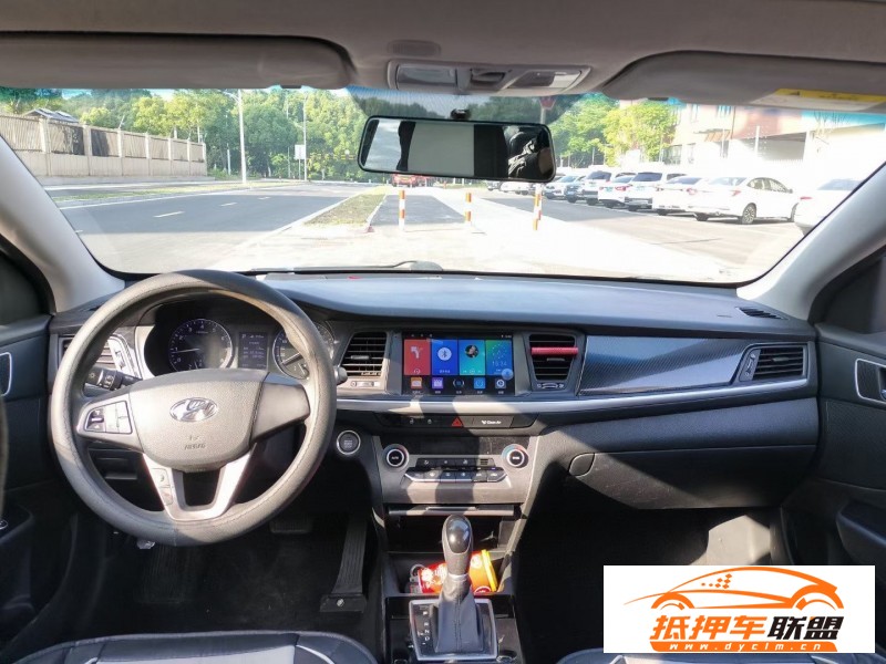  18年現(xiàn)代名圖轎車 