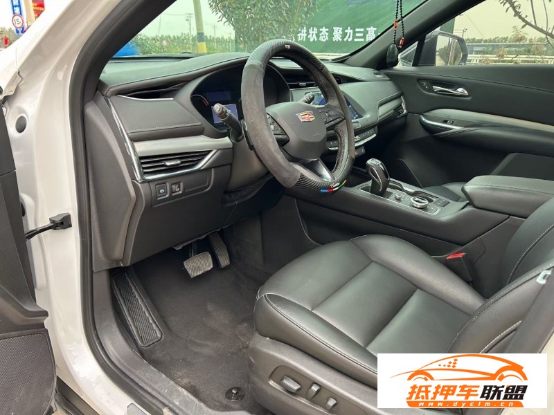  19年凱迪拉克XT4轎車 