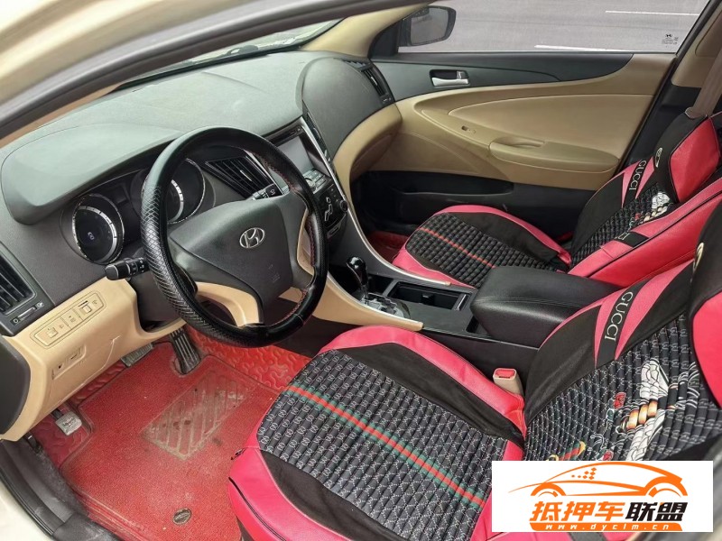  13年現(xiàn)代索納塔八轎車 