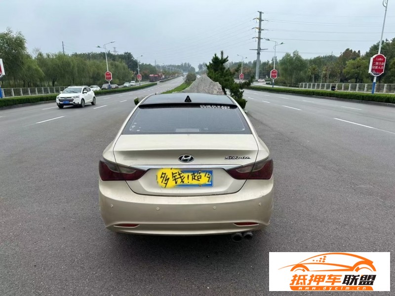  13年現(xiàn)代索納塔八轎車 