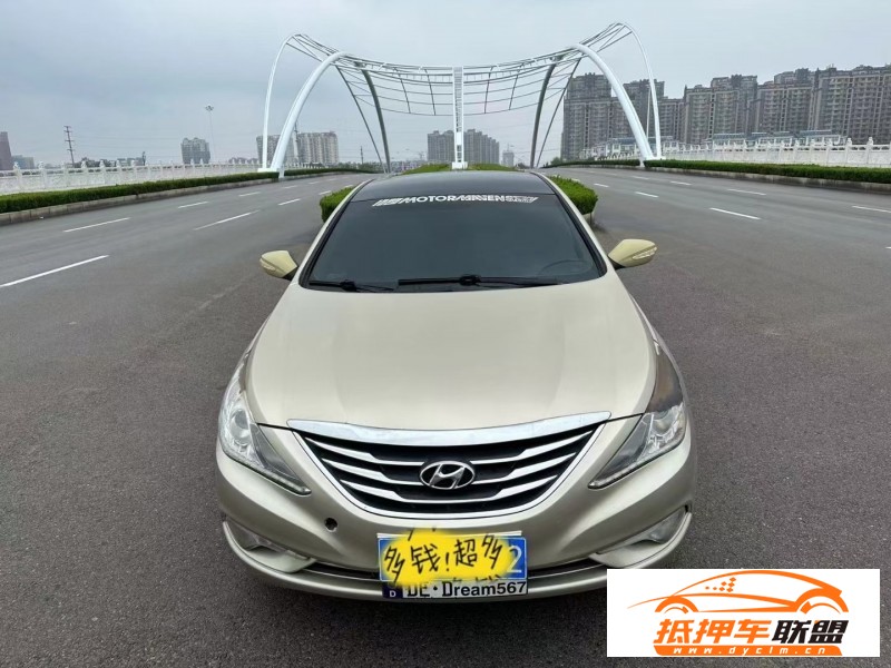  13年現(xiàn)代索納塔八轎車 