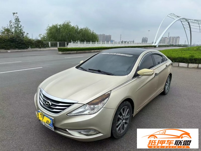  13年現(xiàn)代索納塔八轎車 