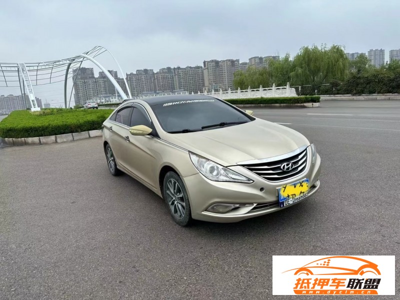  13年現(xiàn)代索納塔八轎車 