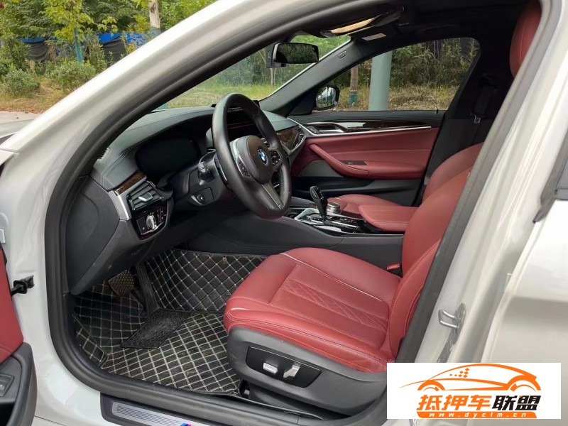  22年寶馬5系轎車 