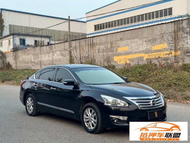  13年日產(chǎn)天籟轎車 