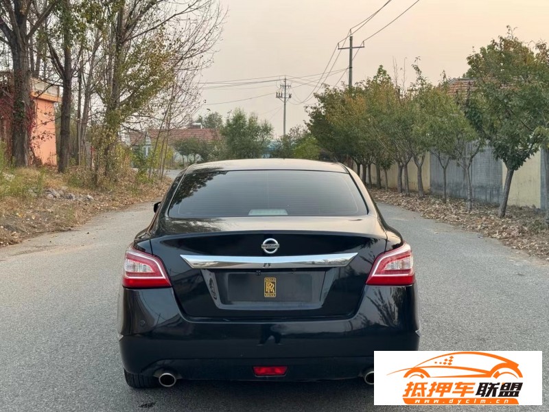  13年日產(chǎn)天籟轎車 