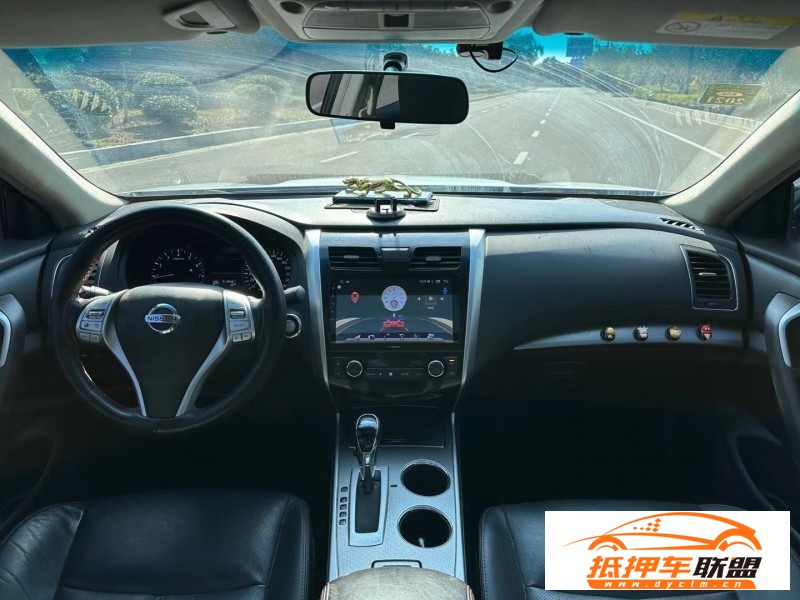  17年日產(chǎn)天籟轎車 