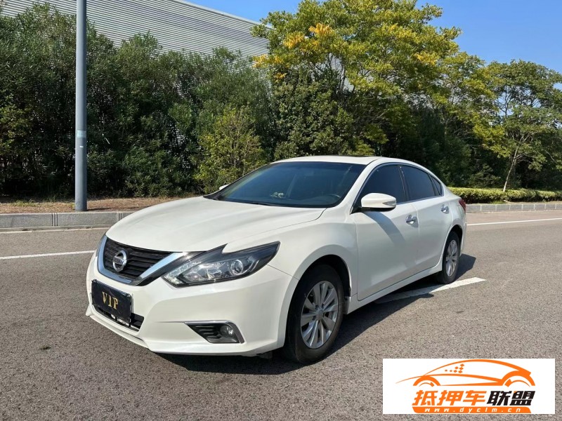  17年日產(chǎn)天籟轎車 
