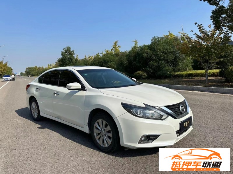  17年日產(chǎn)天籟轎車 