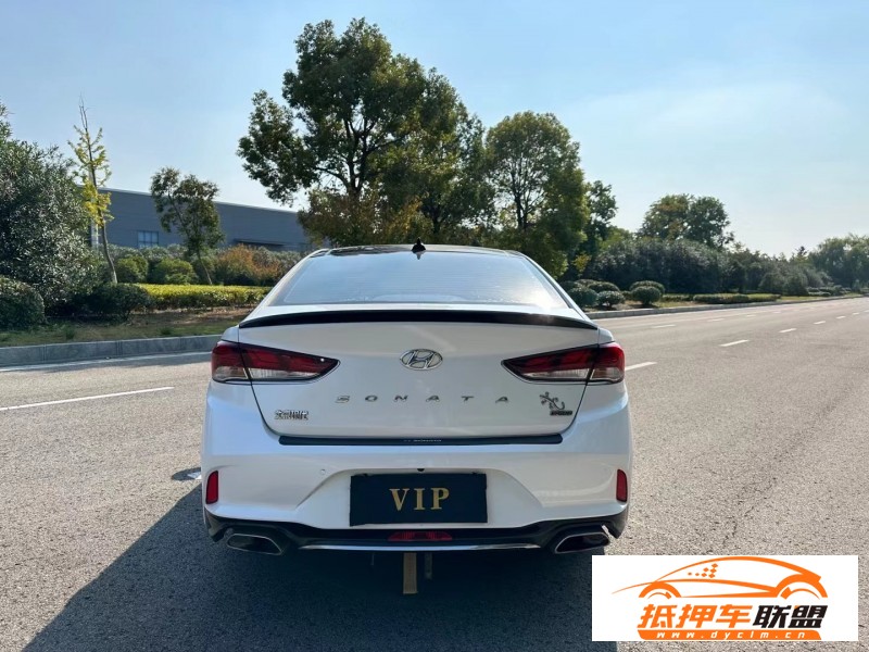  18年現(xiàn)代索納塔轎車 