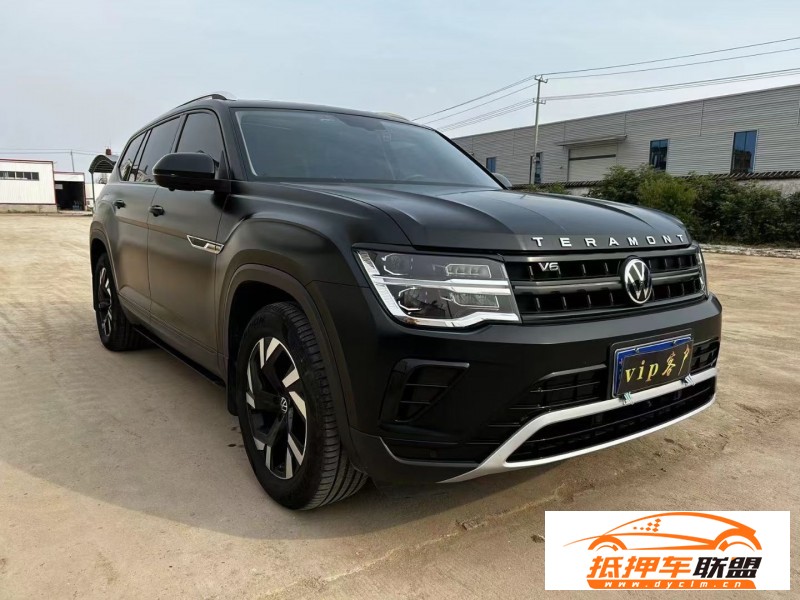  21年大眾途昂轎車 