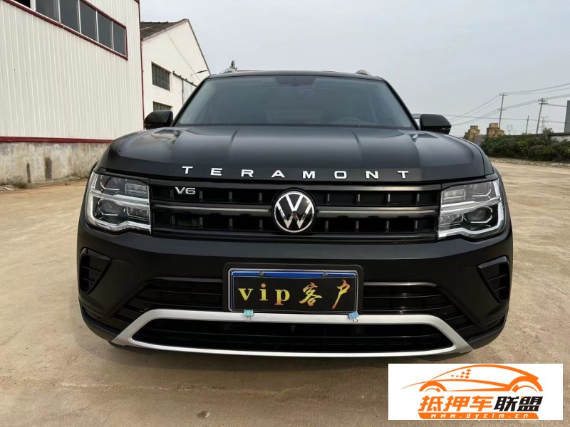  21年大眾途昂轎車 
