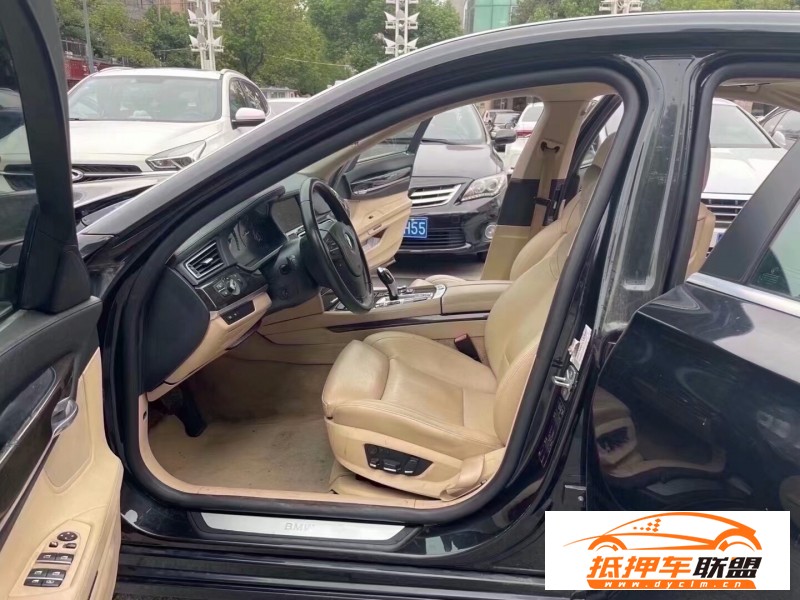  12年寶馬7系轎車 
