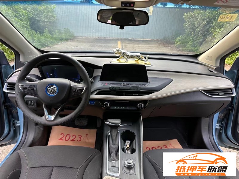  21年別克微藍轎車 