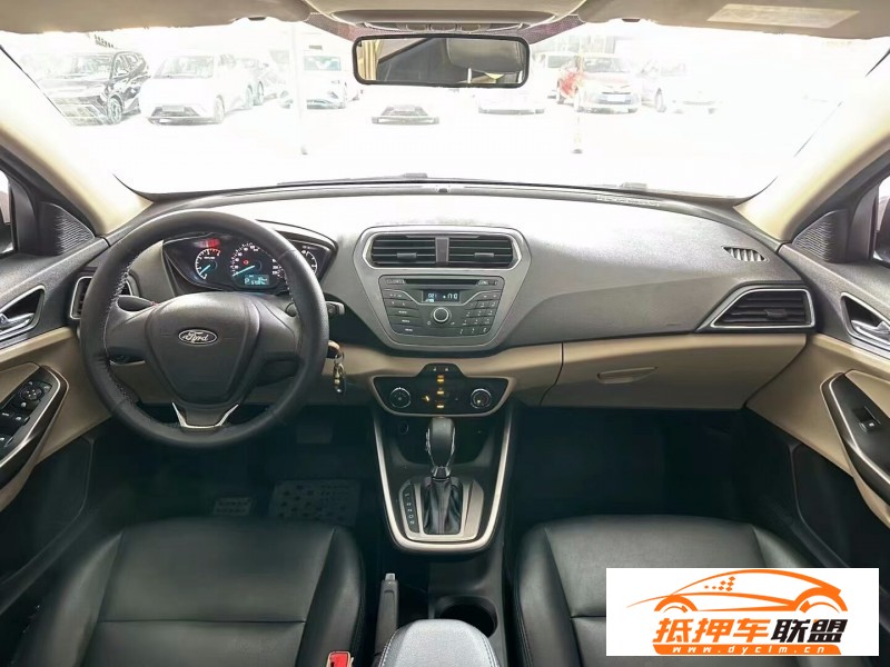  18年福特福睿斯轎車 