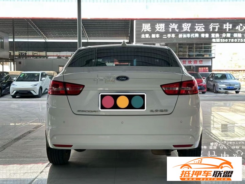  18年福特福睿斯轎車 