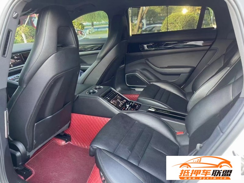  18年保時(shí)捷帕納梅拉轎車 