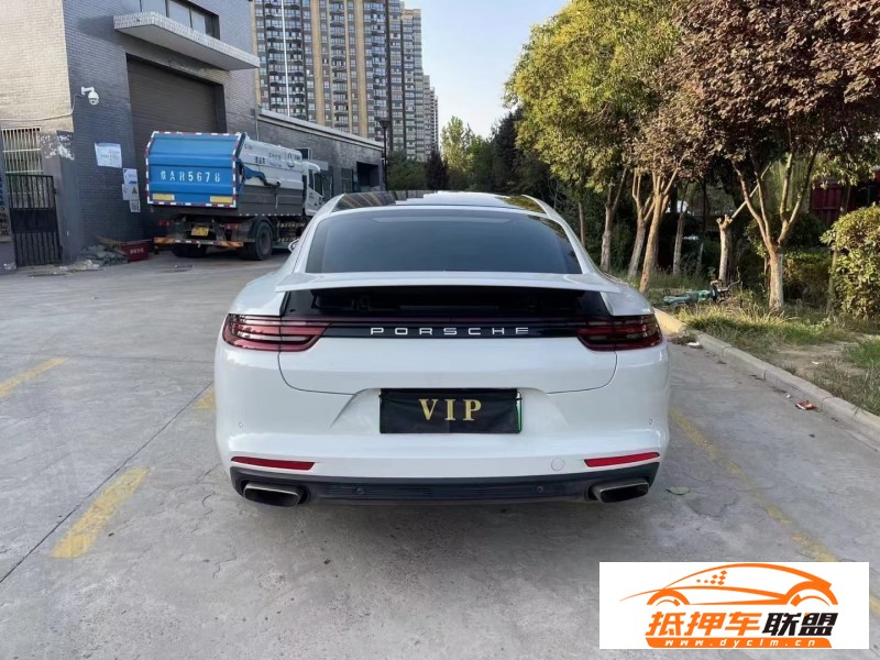  18年保時(shí)捷帕納梅拉轎車 