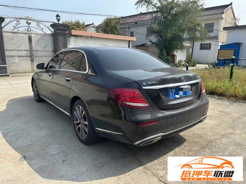  18年奔馳E轎車 