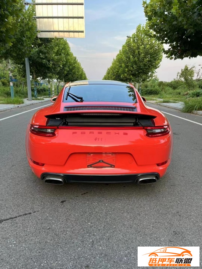  18年保時捷911跑車 