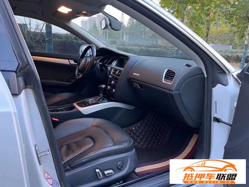  15年奧迪A5轎車 