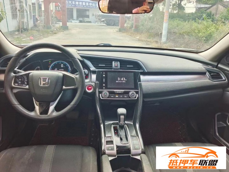  17年本田思域轎車 