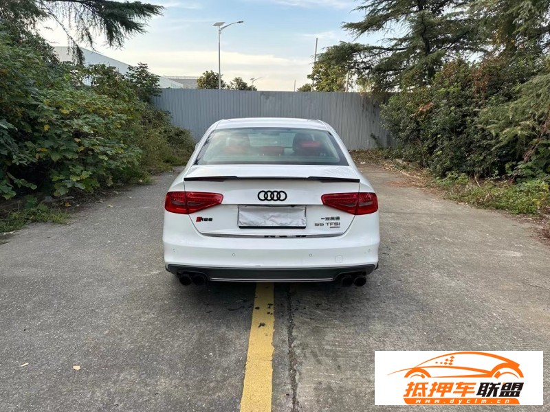  15年奧迪A4L轎車 