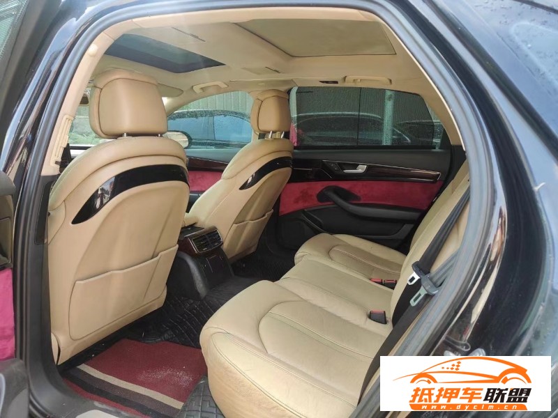  12年奧迪A8轎車 