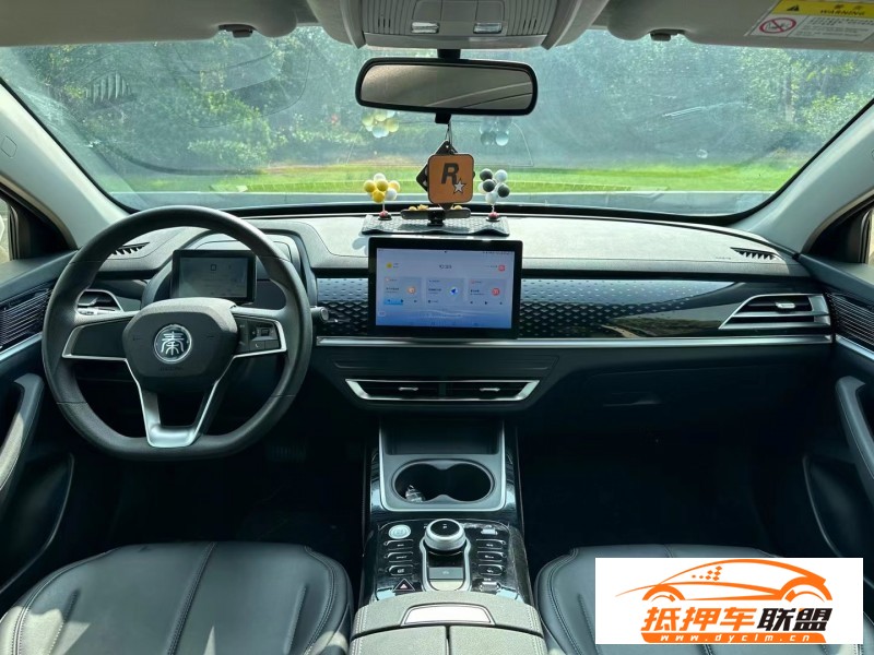  23年比亞迪秦轎車 