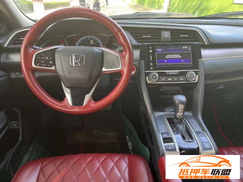  17年本田思域轎車 