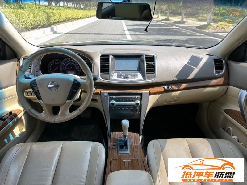  11年日產(chǎn)天籟轎車 