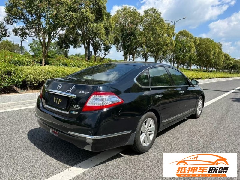  11年日產(chǎn)天籟轎車 