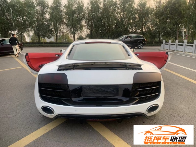  12年奧迪R8轎車 