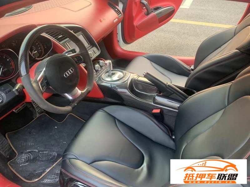  12年奧迪R8轎車 