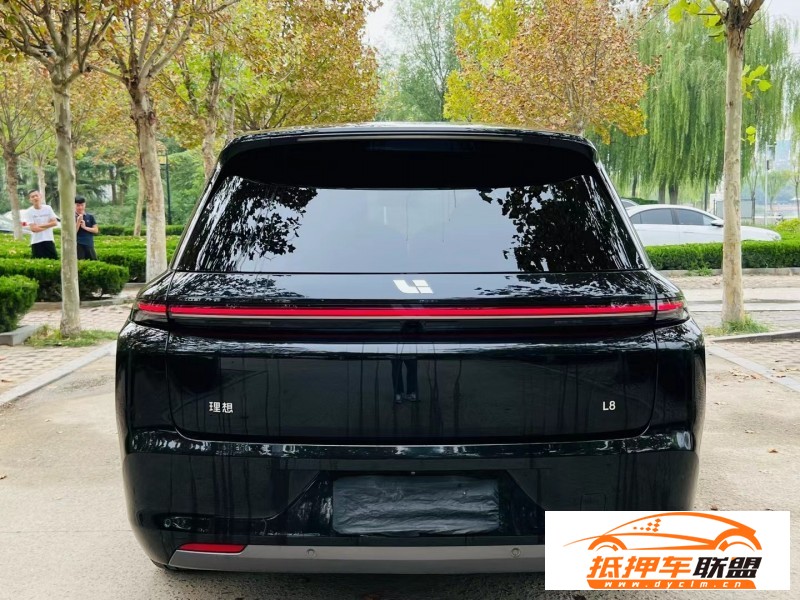  23年理想L8SUV 