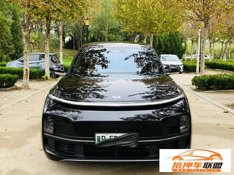  23年理想L8SUV 