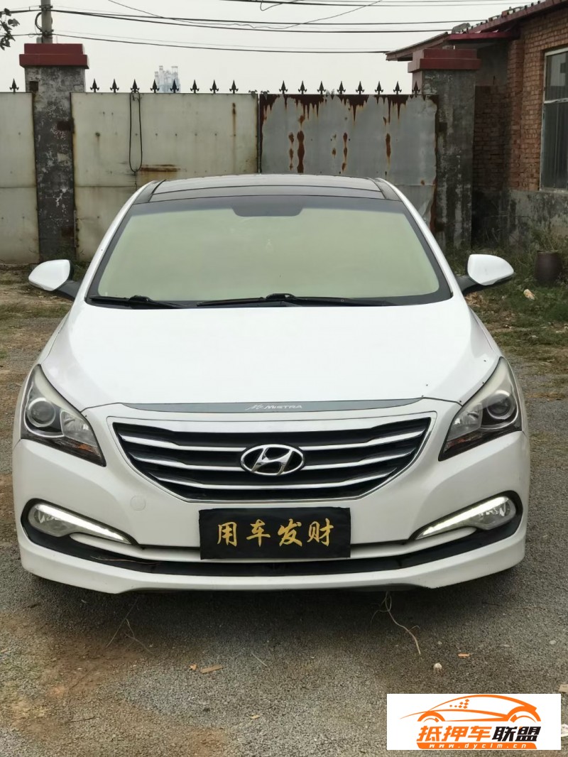  14年現(xiàn)代名圖轎車 