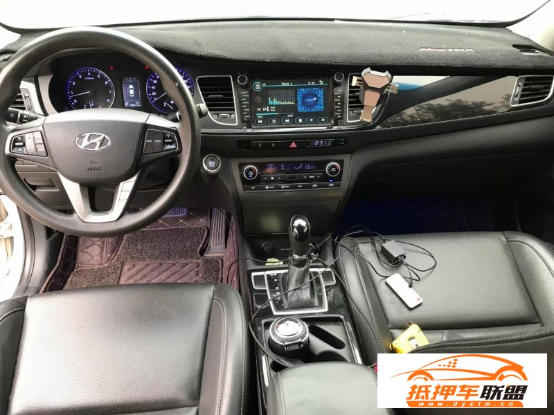  14年現(xiàn)代名圖轎車 