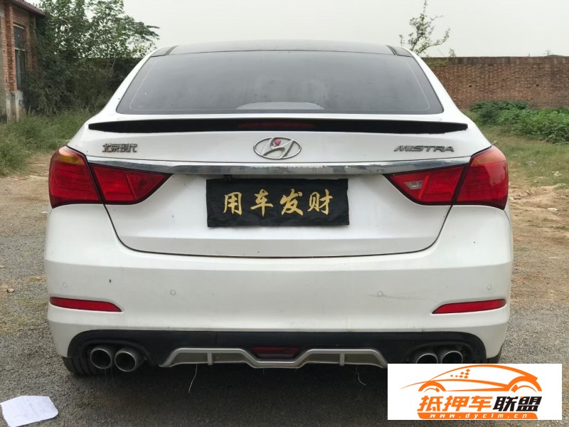  14年現(xiàn)代名圖轎車 