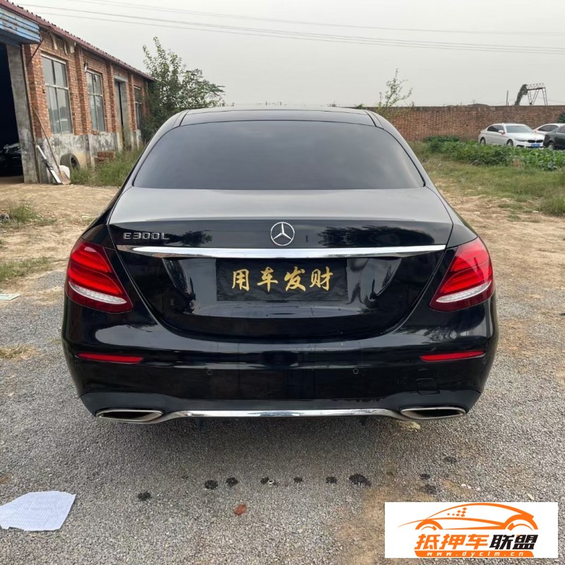  17年奔馳E轎車 