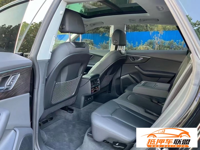  21年奧迪Q8轎車 