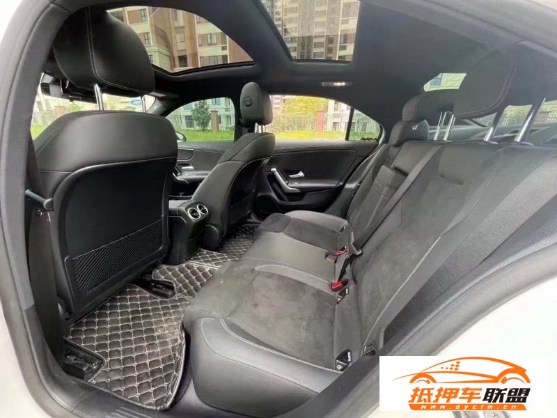  19年奔馳A轎車 