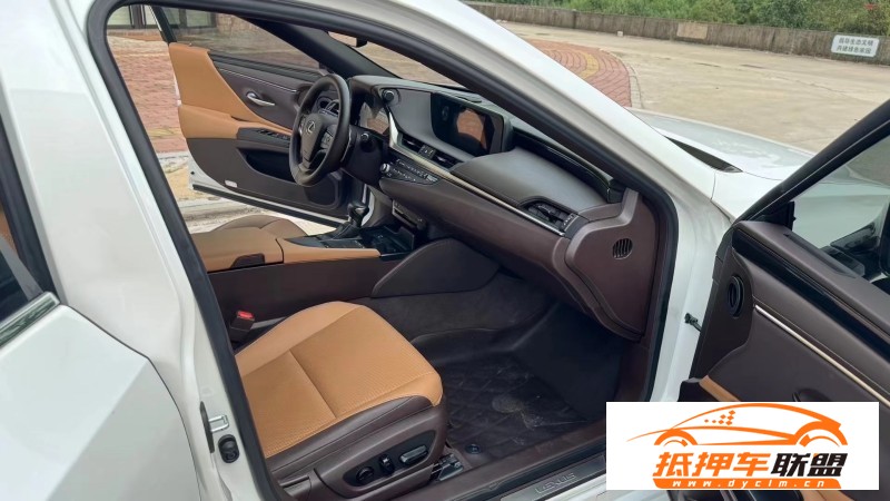  21年雷克薩斯ES轎車 