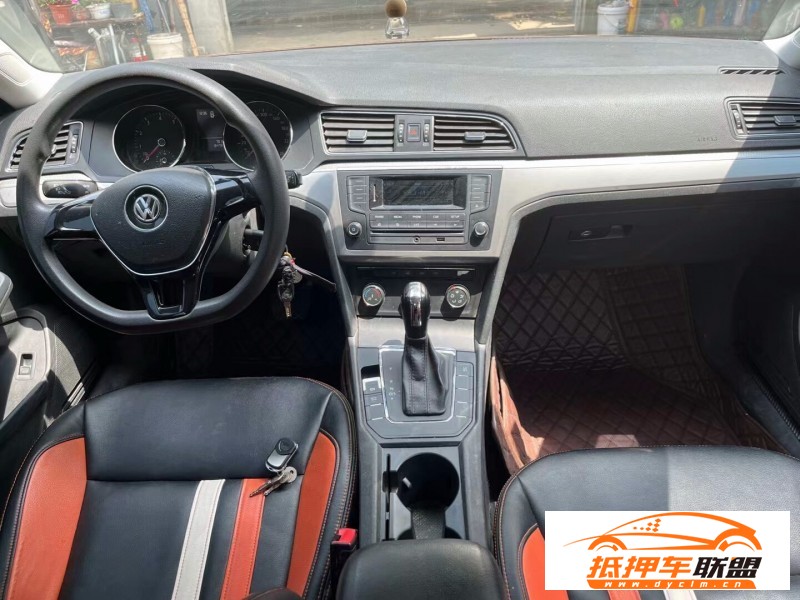  15年大眾凌渡轎車 