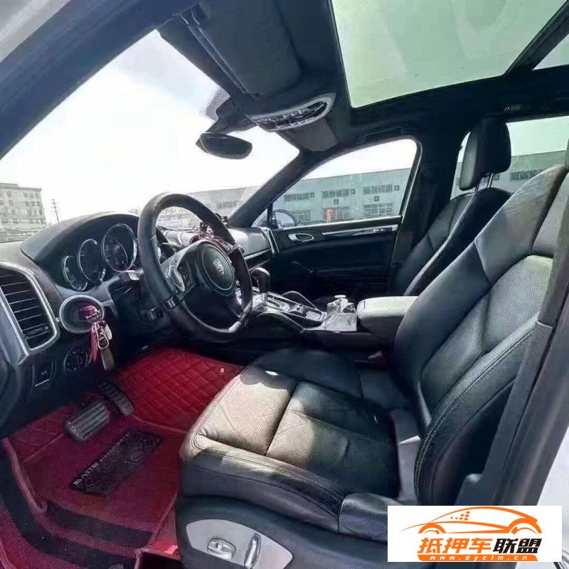  13年保時(shí)捷卡宴轎車 