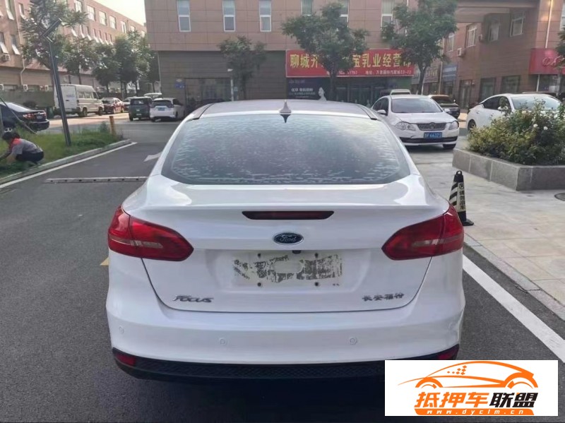  16年福特福克斯轎車 