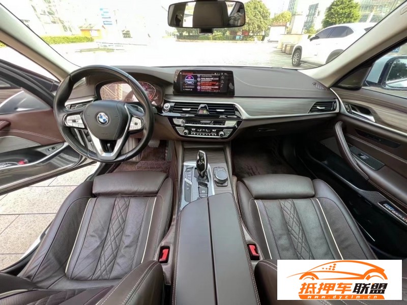  19年寶馬5系轎車 