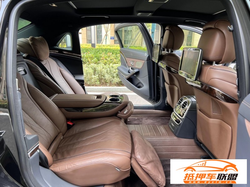  17年奔馳邁巴赫S級轎車 
