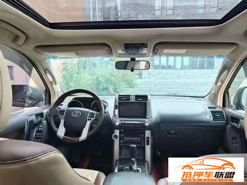  13年豐田普拉多轎車 